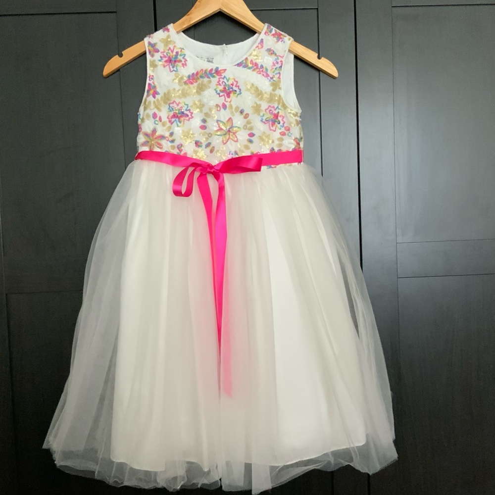 Nordstrom special occasion dress by Pippa & Julie. Girl’s size 8.